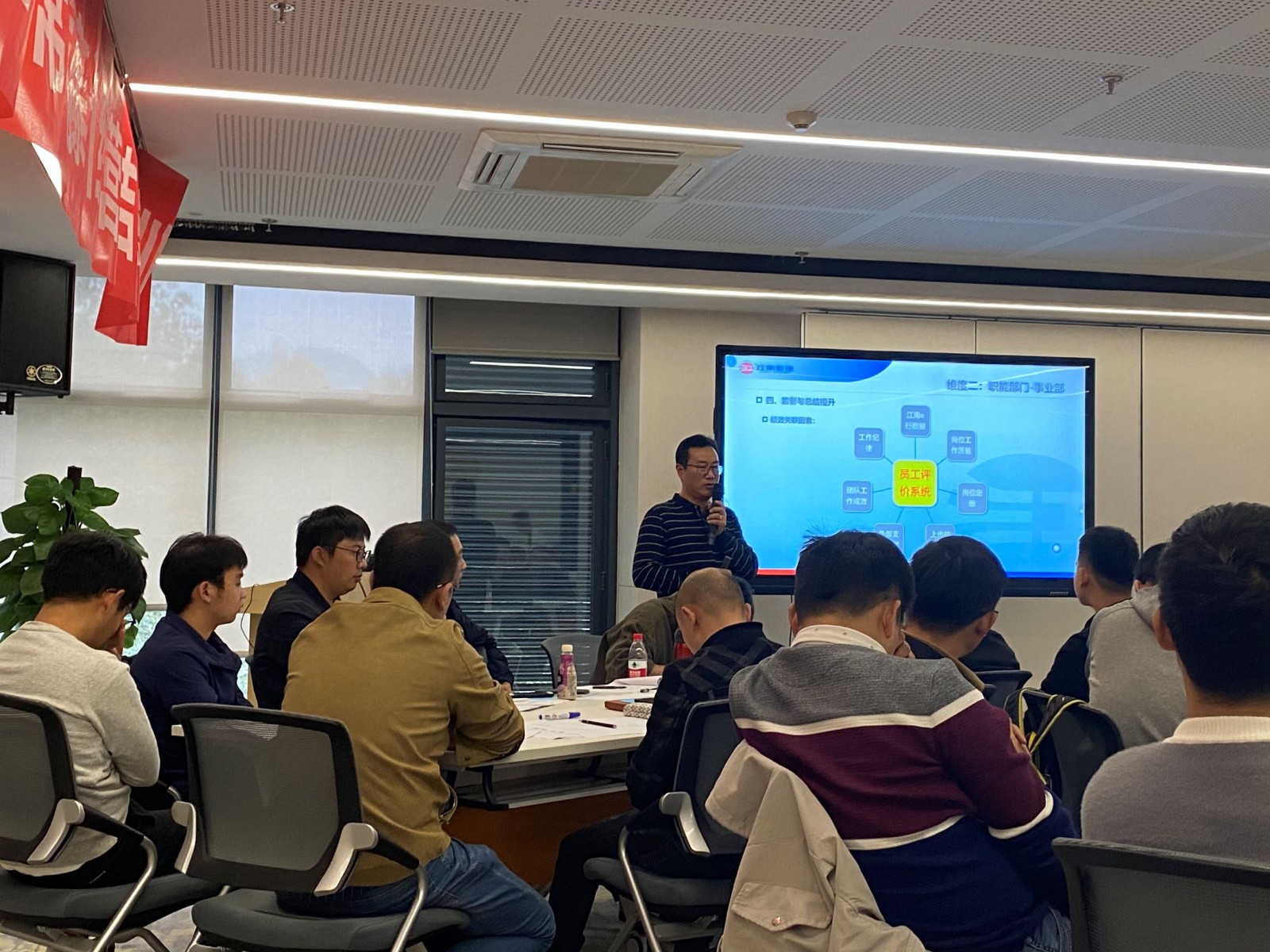 1604623979825199.jpg 小富經理講課.jpg