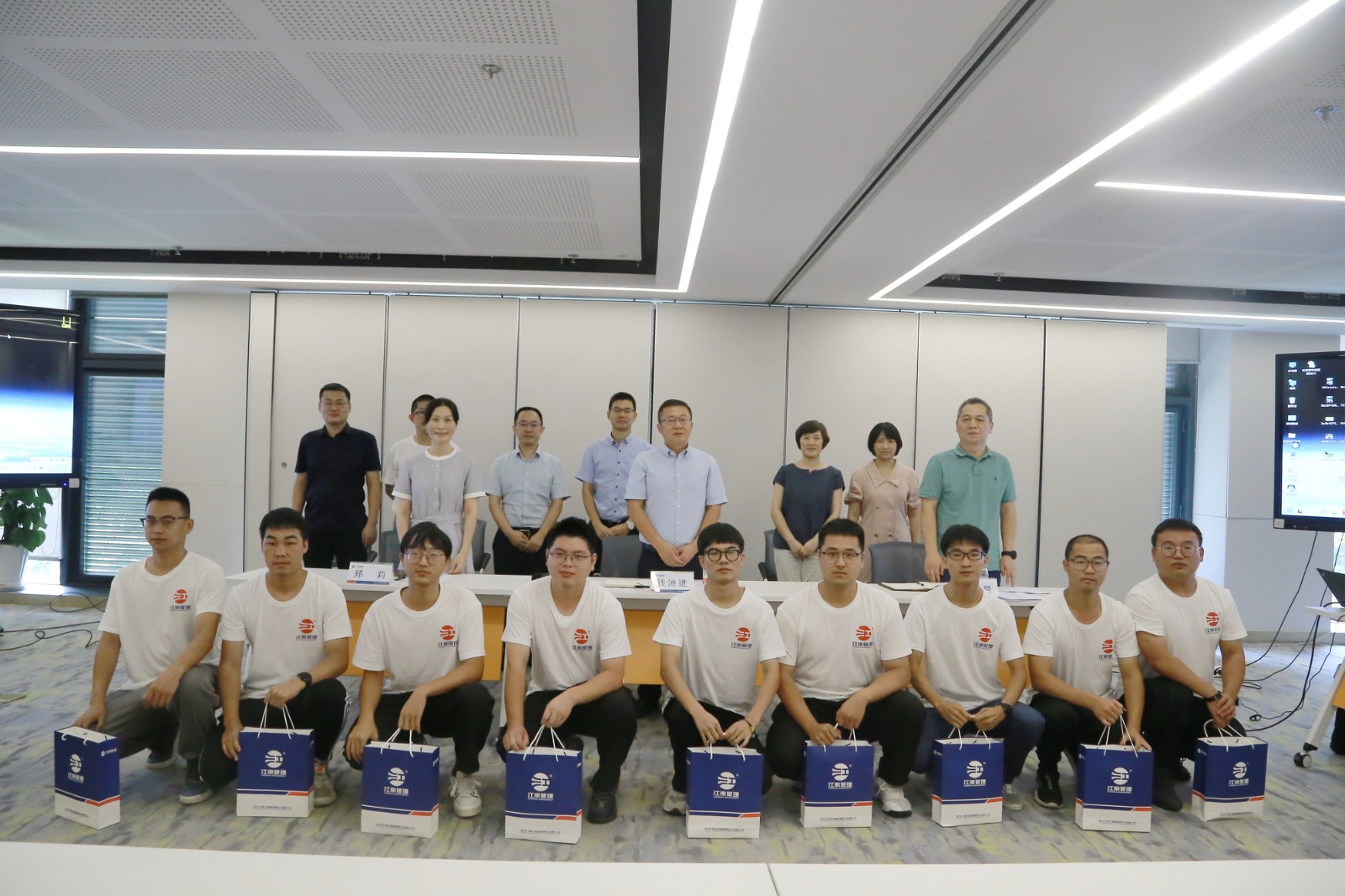 1665458922290510.jpg 1665458922290510.jpg